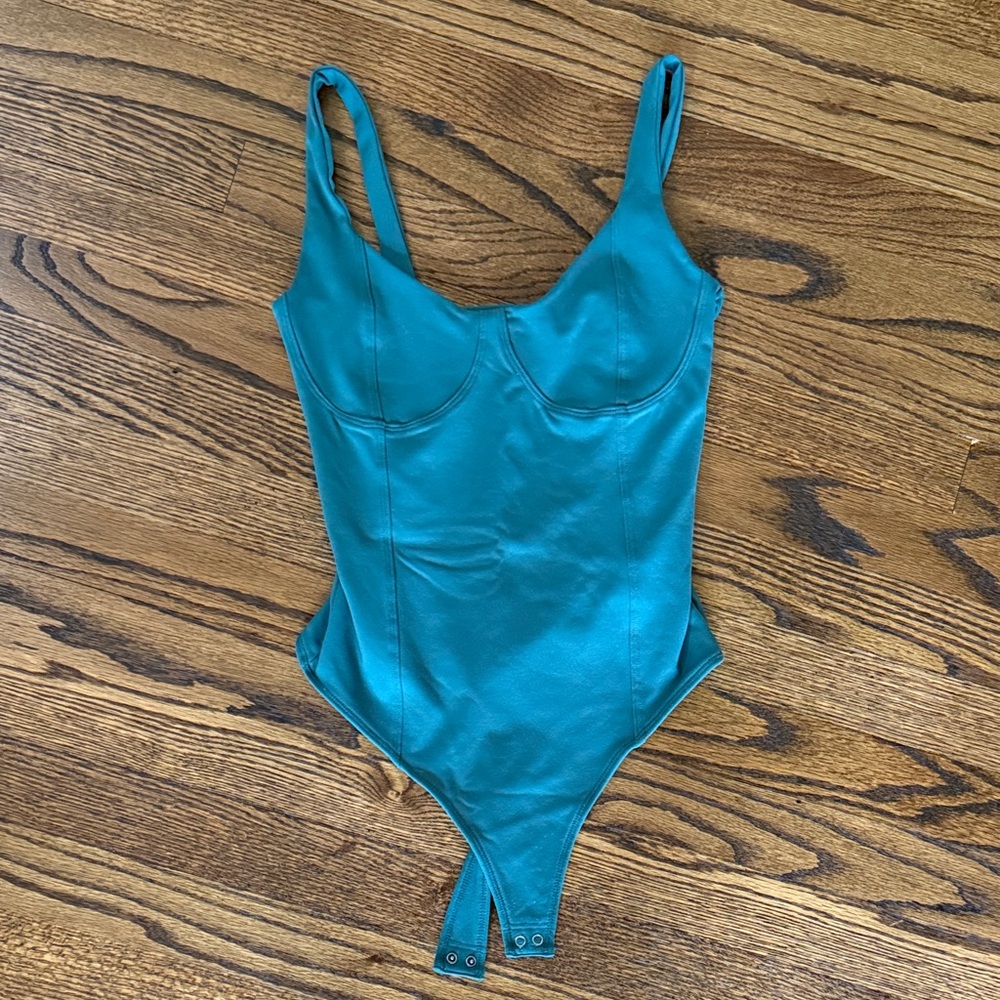 B8 Abercrombie & Fitch Women’s Small Forest Green Bodysuit